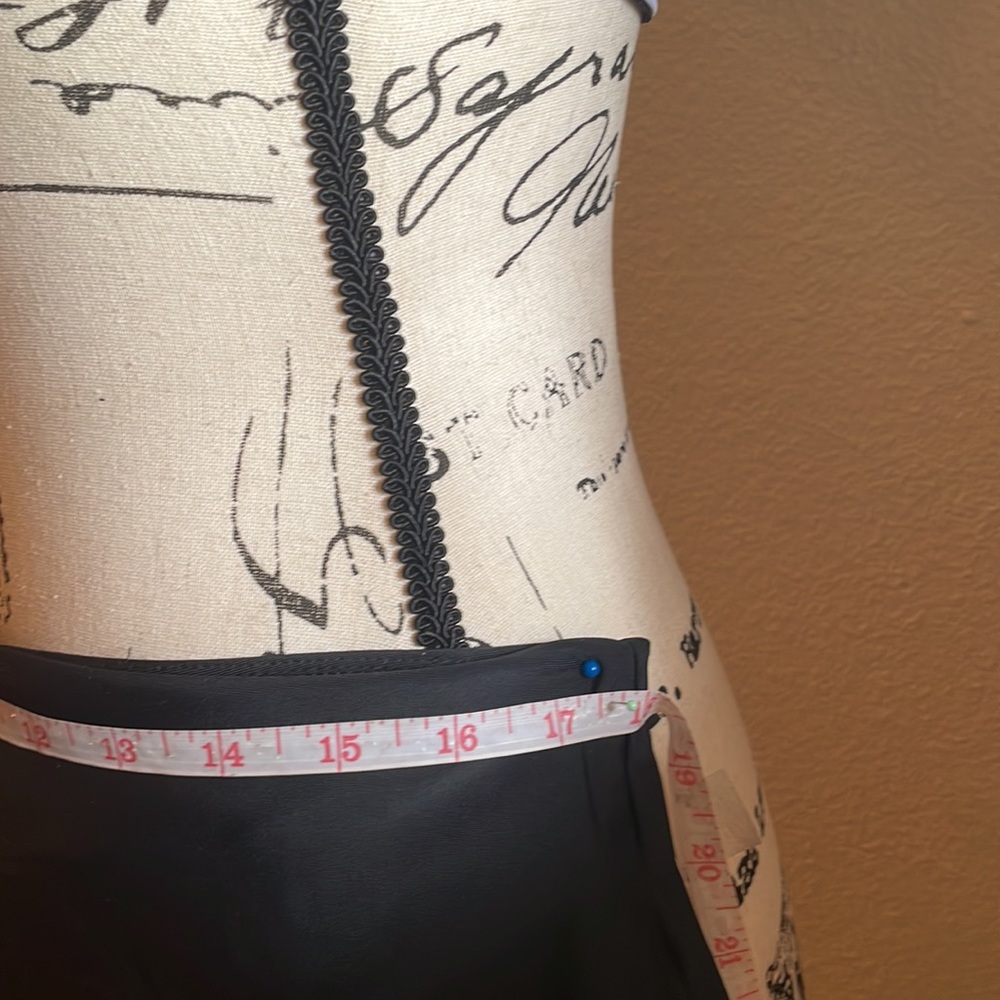 NWT-Island Waves tanki. Tie back top & skirt bottoms. Black & white. SZ 12 - Picture 13 of 14